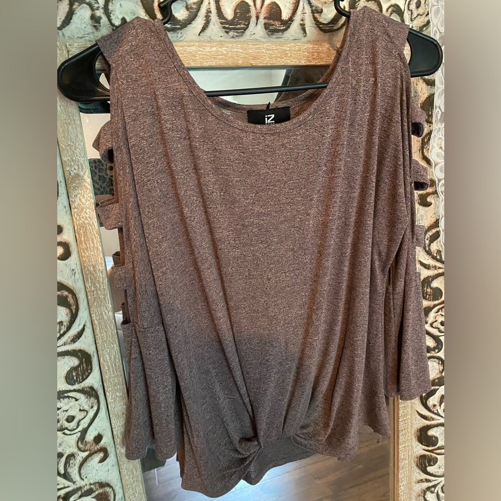 Women's 3/4 Cut-Out Sleeve Top